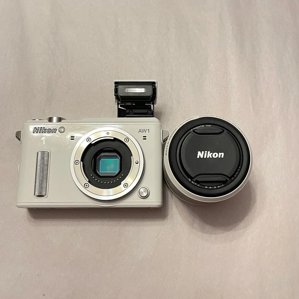 RARE NIKON 1 AW1 WATERPROOF/SHOCKPROOF CAMERA AW LENS KIT w/11-27.5